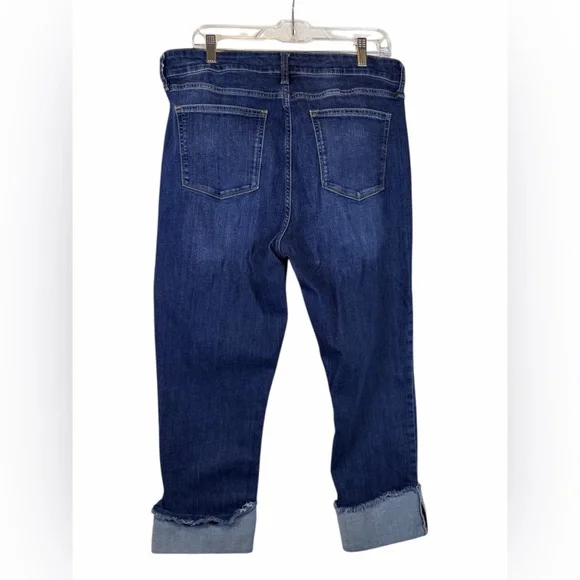 St. John’s Bay Women’s Straight Leg Long Capri Jeans in Denim Blue Size 16 - Picture 3 of 6